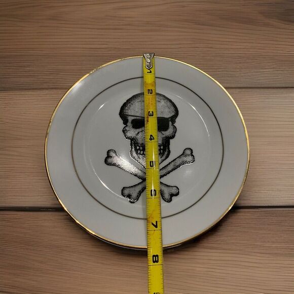 Pottery Barn Skeleton Crew Skull & Crossbones Appetizer Plate 7.25" halloween - Picture 4 of 4